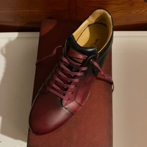 Men gently used sports dress casual sneakers